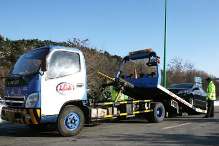 汉鄂高速S7道路救援维修搭电换胎送油流动补胎钣金喷漆拖车救援